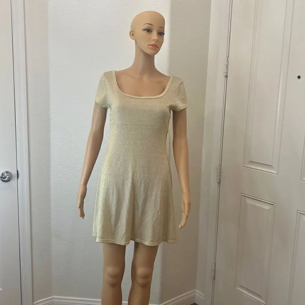 BCBG Gold Mini Dress Shimmering Metallic Scoop Neck Short Sleeve Cocktail Party